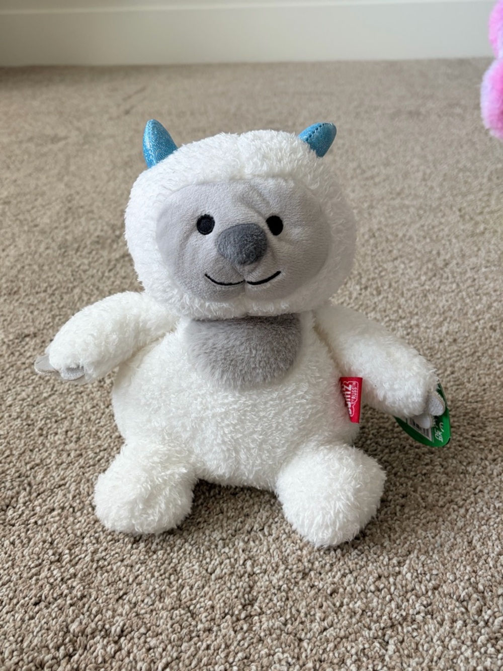 NWT Yano The White Yeti Winter HolidayBumz Christmas BumBumz Russ 7.5" Plush